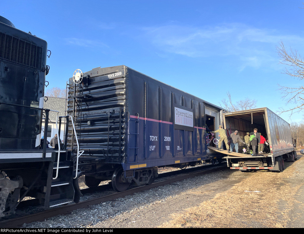 A truck next to the DRRV TFT Train